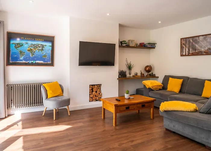 Tu Casa Brighton , A Beautiful & Peaceful 4 Bedroom House With Garden, Bbq Area , Ev & Parking