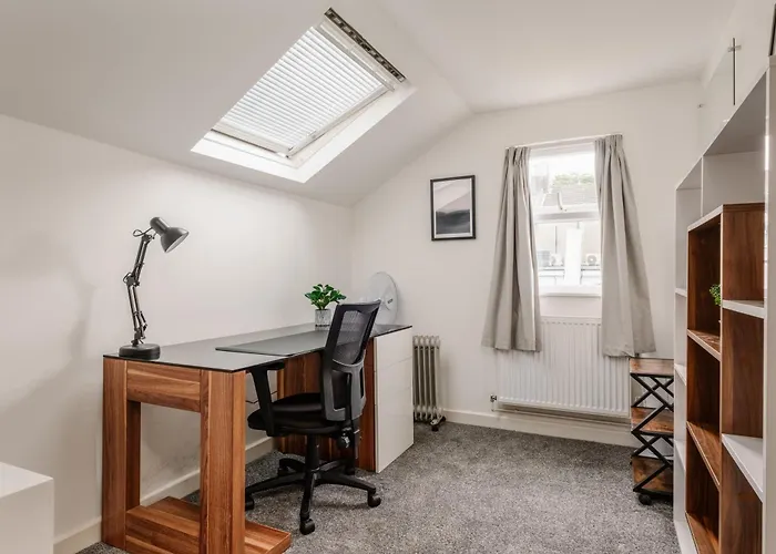 Modern Hove Home Close To Brighton Beach With Free Parking
