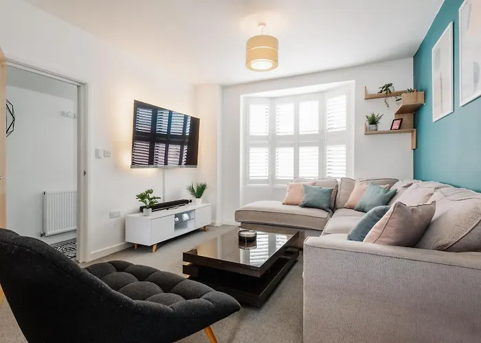Modern Hove Home Close To Brighton Beach With Free Parking